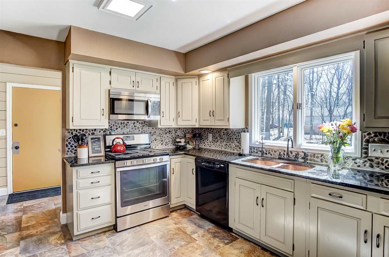 2365 South Stonebridge Road Warsaw, IN 46580 - Photo 4 of 32 Gallery Image 4