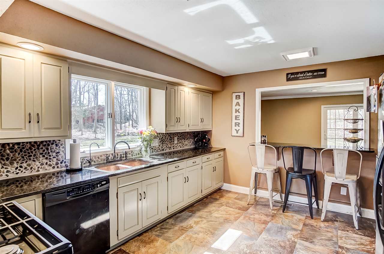 2365 South Stonebridge Road Warsaw, IN 46580 - Photo 5 of 32 Gallery Image 5