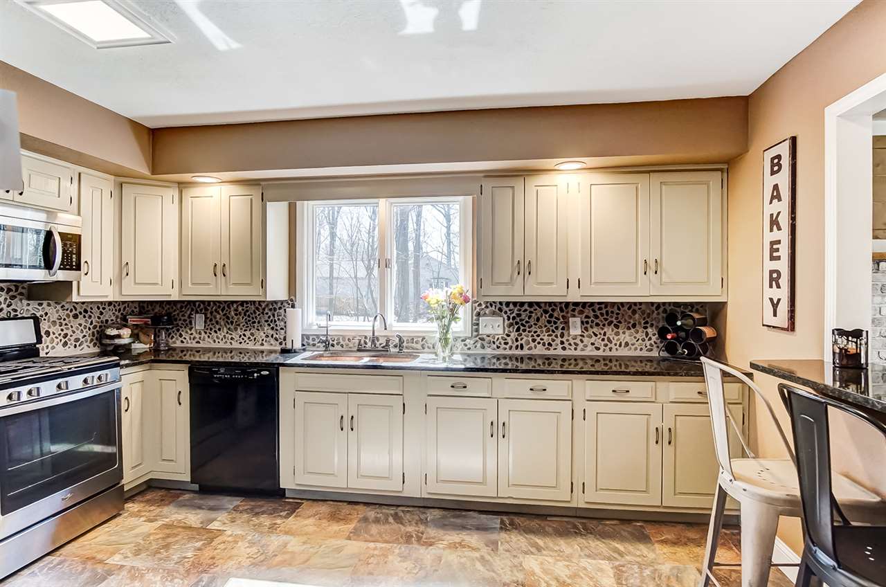 2365 South Stonebridge Road Warsaw, IN 46580 - Photo 6 of 32 Gallery Image 6