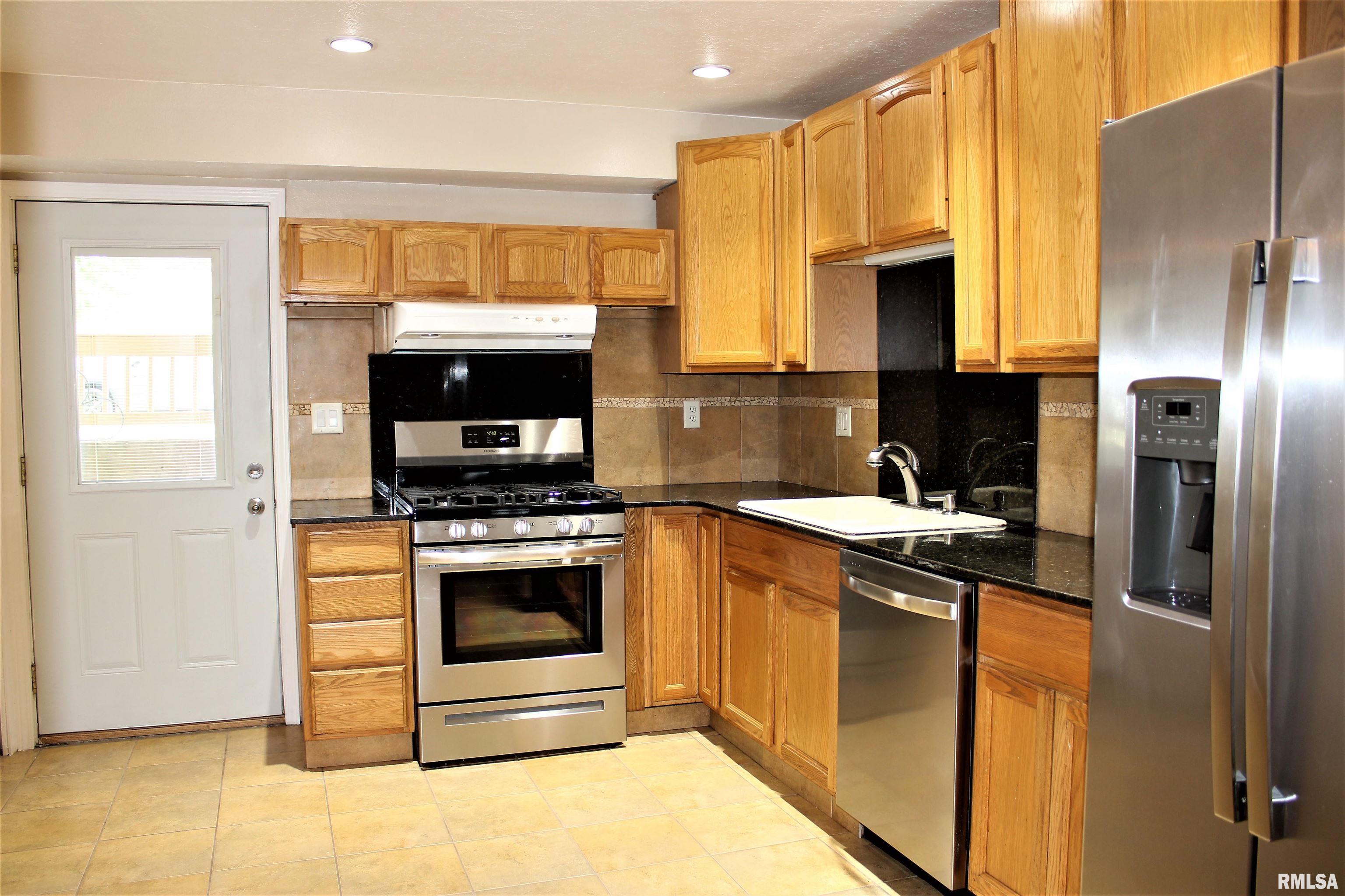 801 Deerfield Road Chatham, IL 62629 - Photo 2 of 8 Gallery Image 2