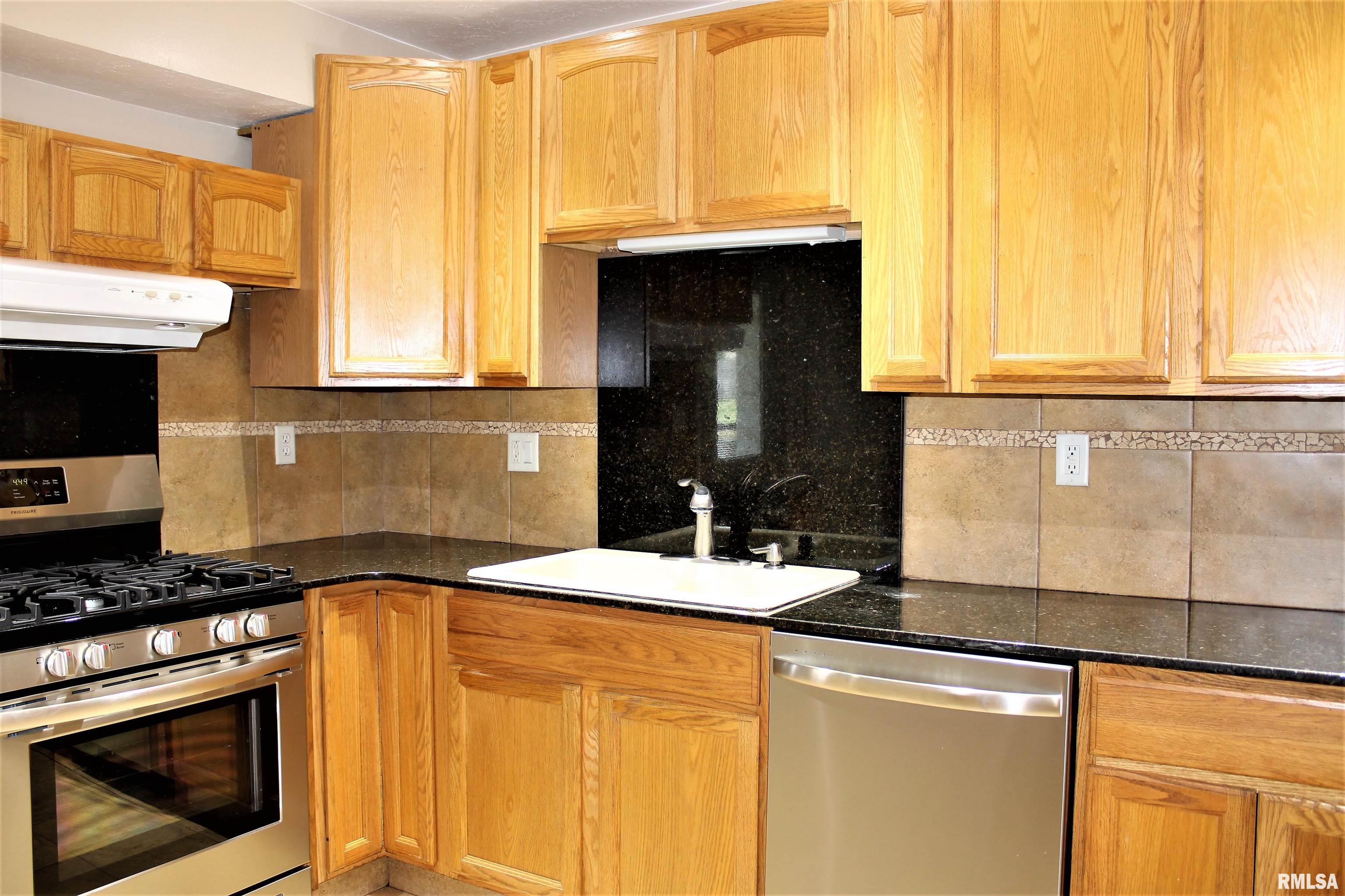 801 Deerfield Road Chatham, IL 62629 - Photo 3 of 8 Gallery Image 3