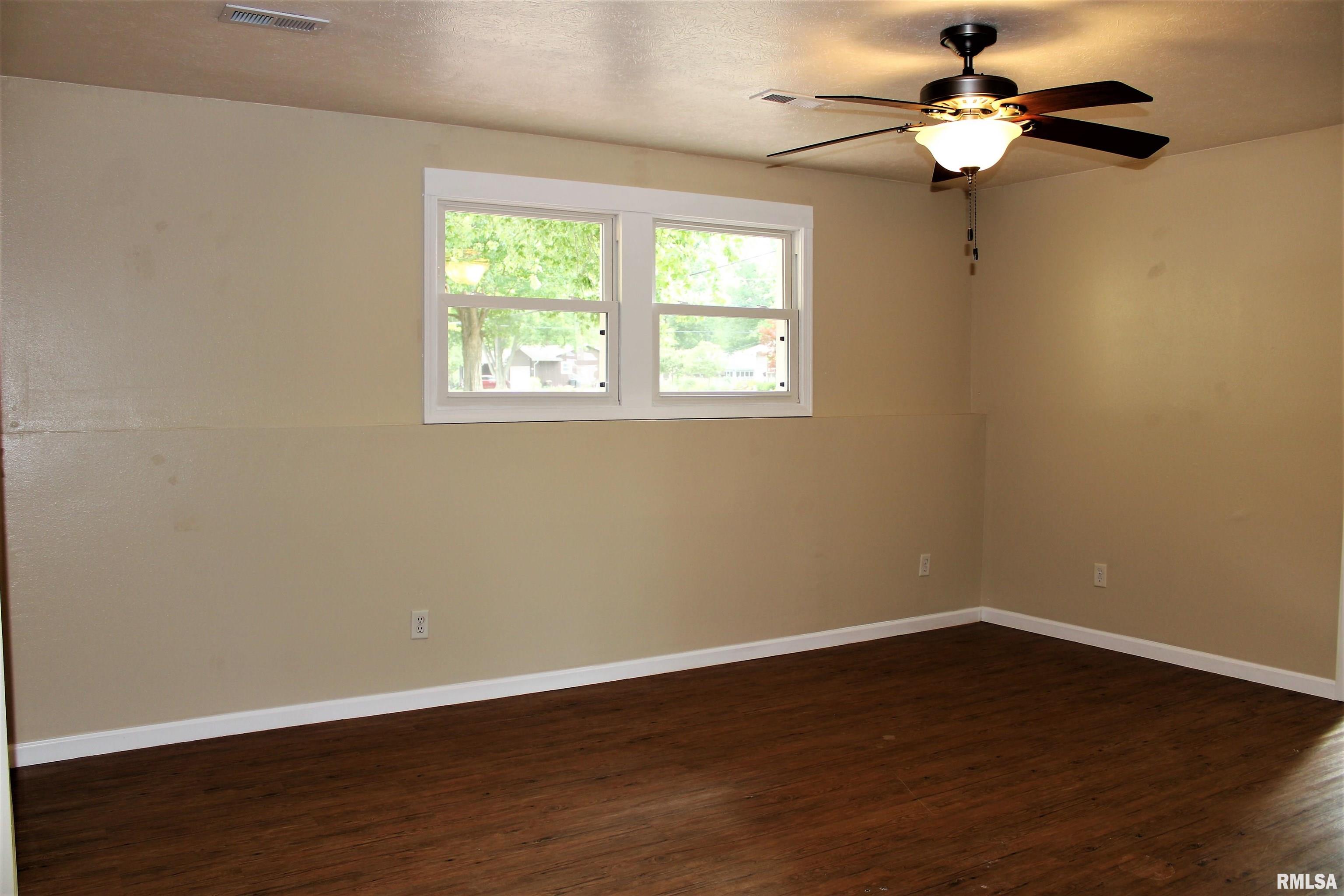 801 Deerfield Road Chatham, IL 62629 - Photo 4 of 8 Gallery Image 4