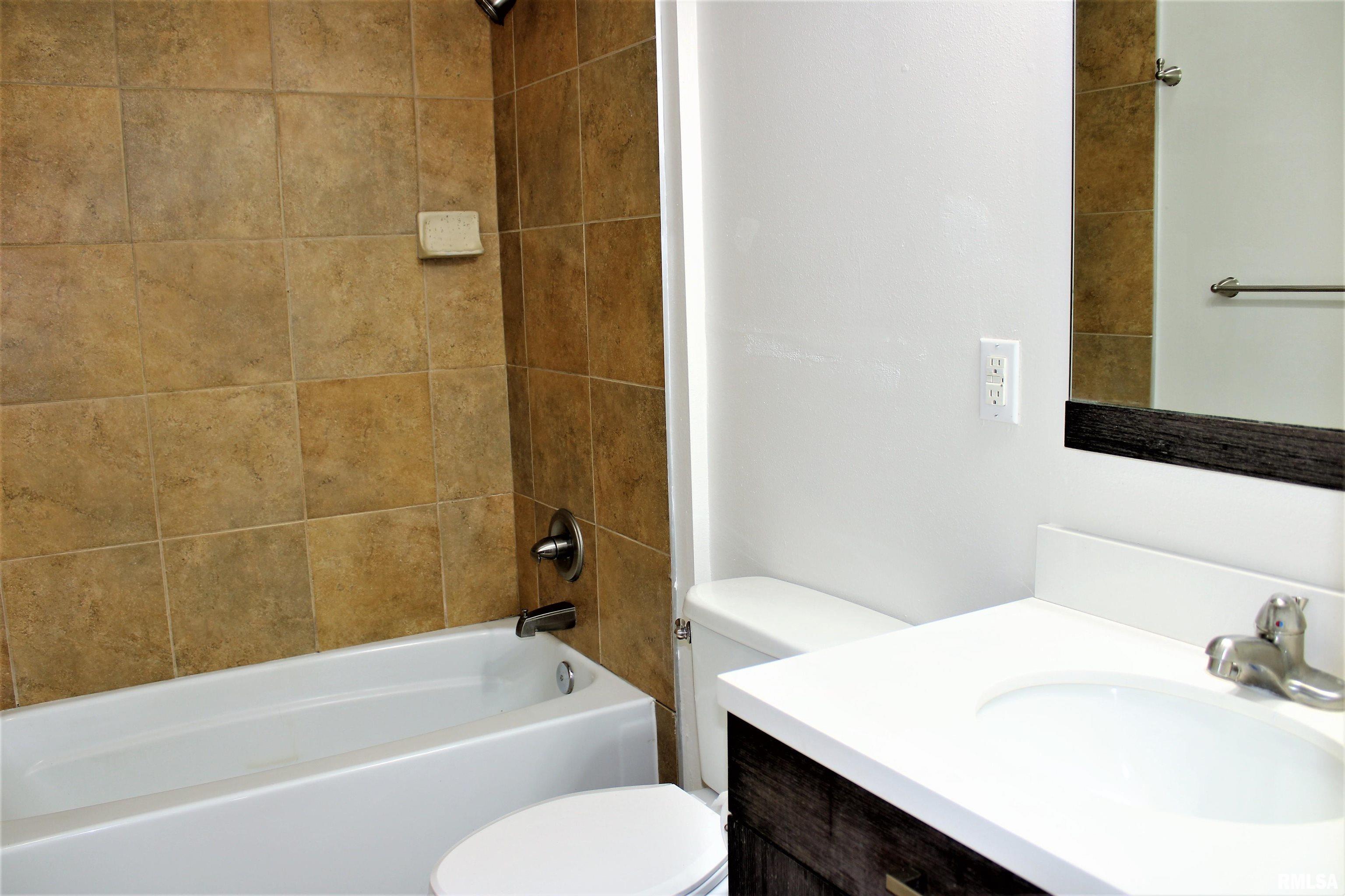 801 Deerfield Road Chatham, IL 62629 - Photo 5 of 8 Gallery Image 5