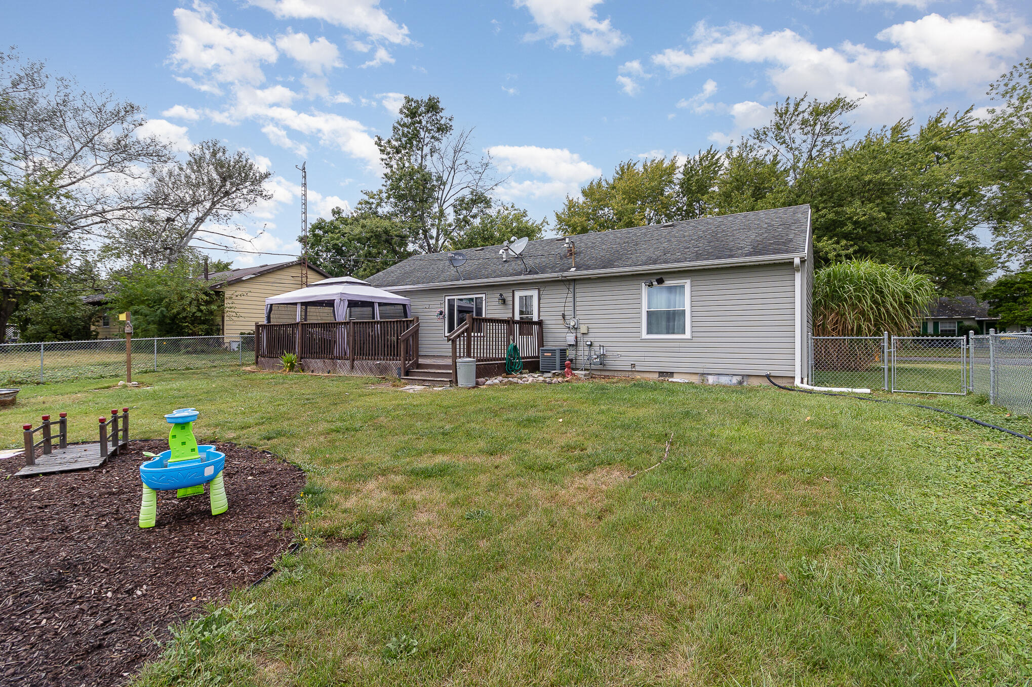 747 Mohawk Drive Lowell, IN 46356 - Photo 17 of 20 2038x1358