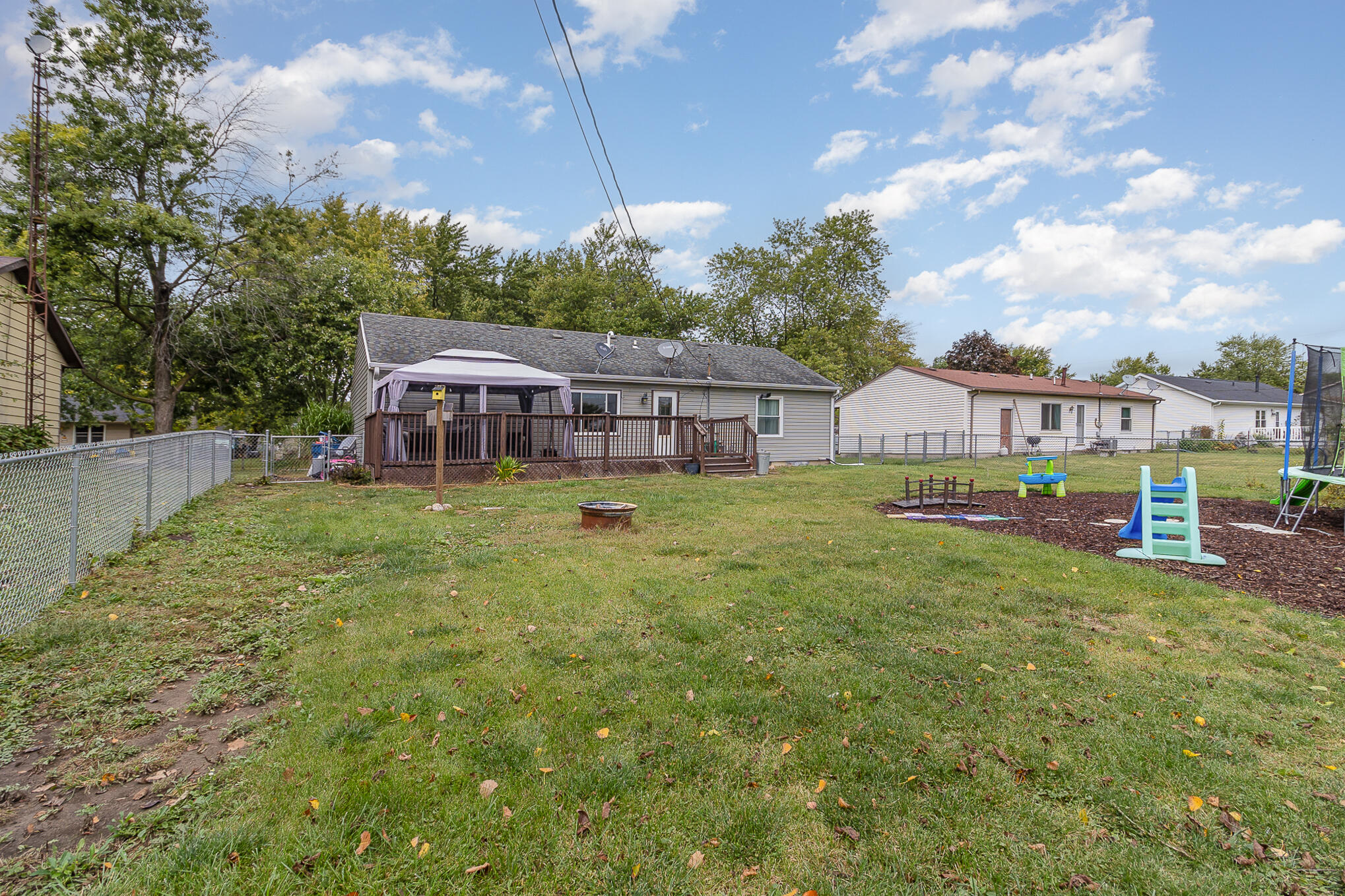 747 Mohawk Drive Lowell, IN 46356 - Photo 18 of 20 2038x1358