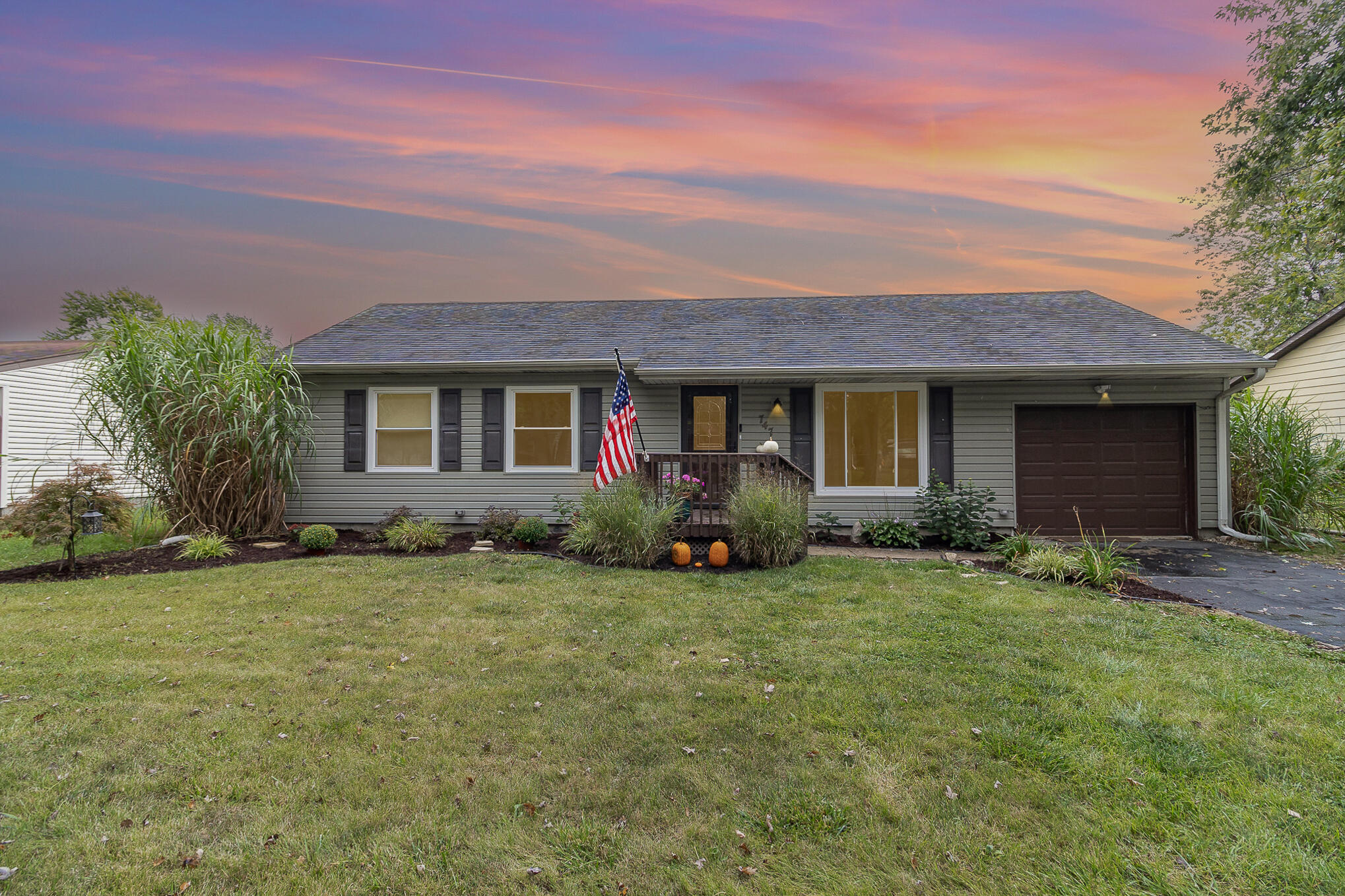 747 Mohawk Drive Lowell, IN 46356 - Photo 2 of 20 2038x1358