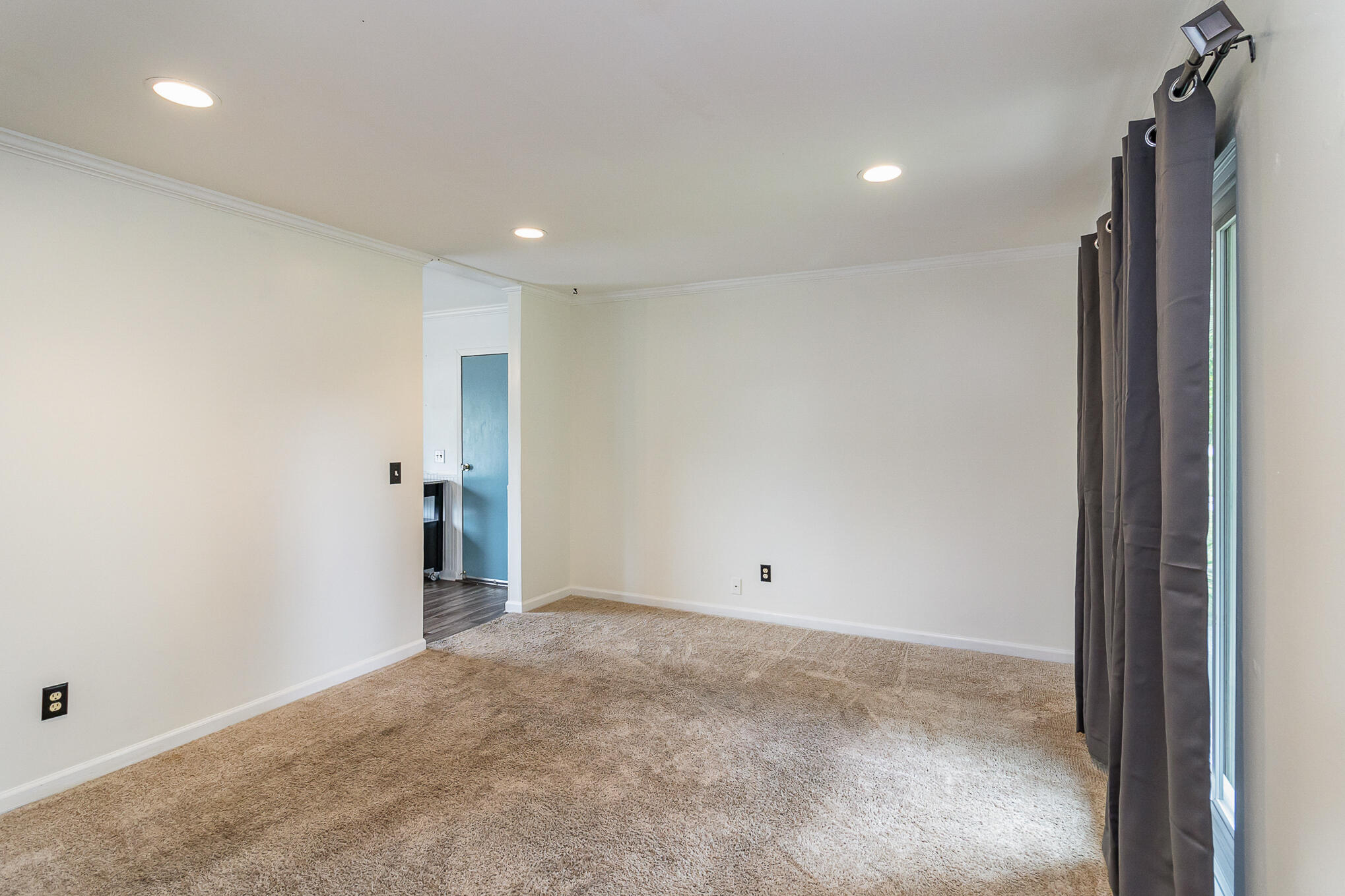 747 Mohawk Drive Lowell, IN 46356 - Photo 4 of 20 2038x1358