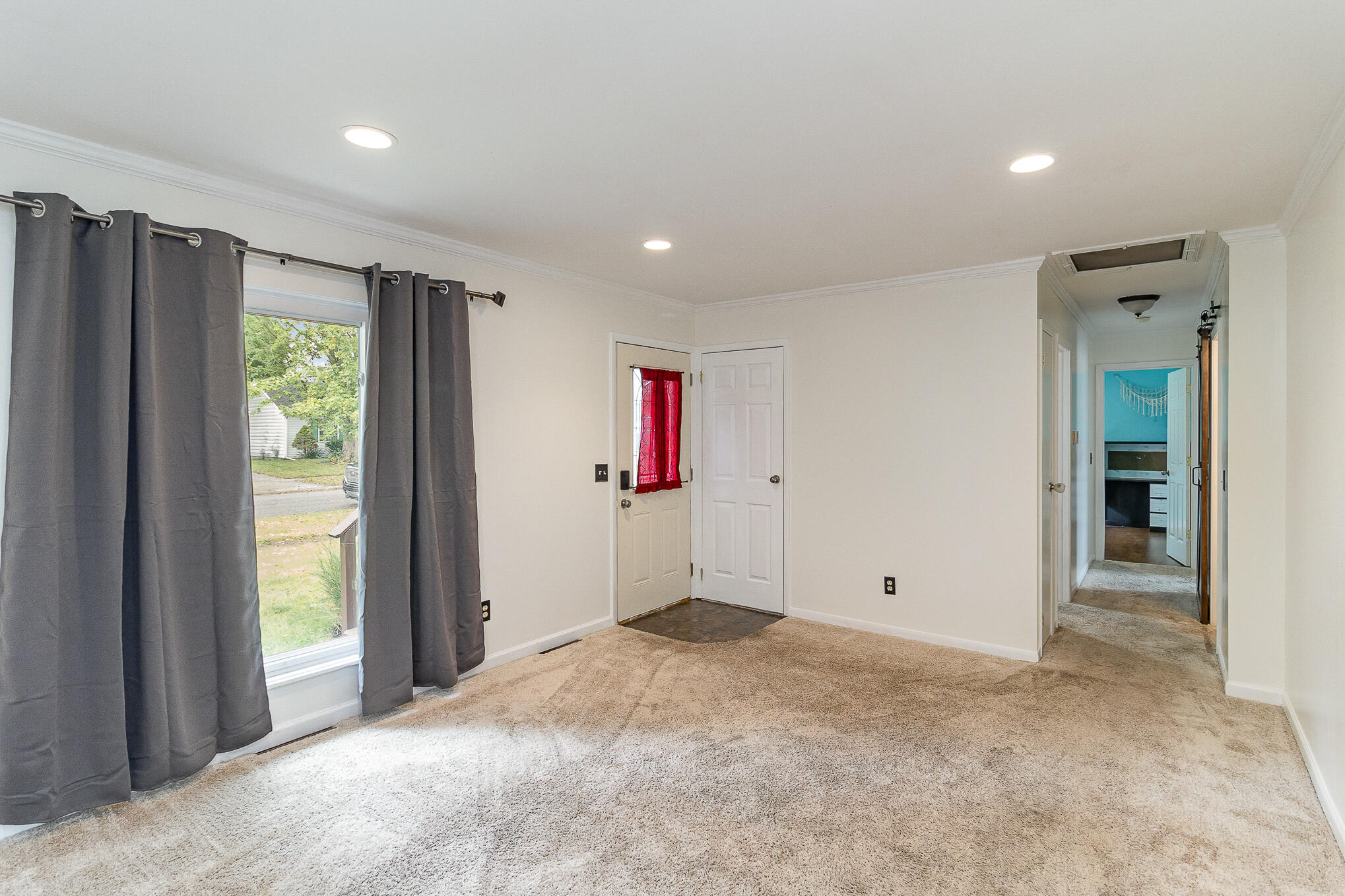 747 Mohawk Drive Lowell, IN 46356 - Photo 5 of 20 2038x1358