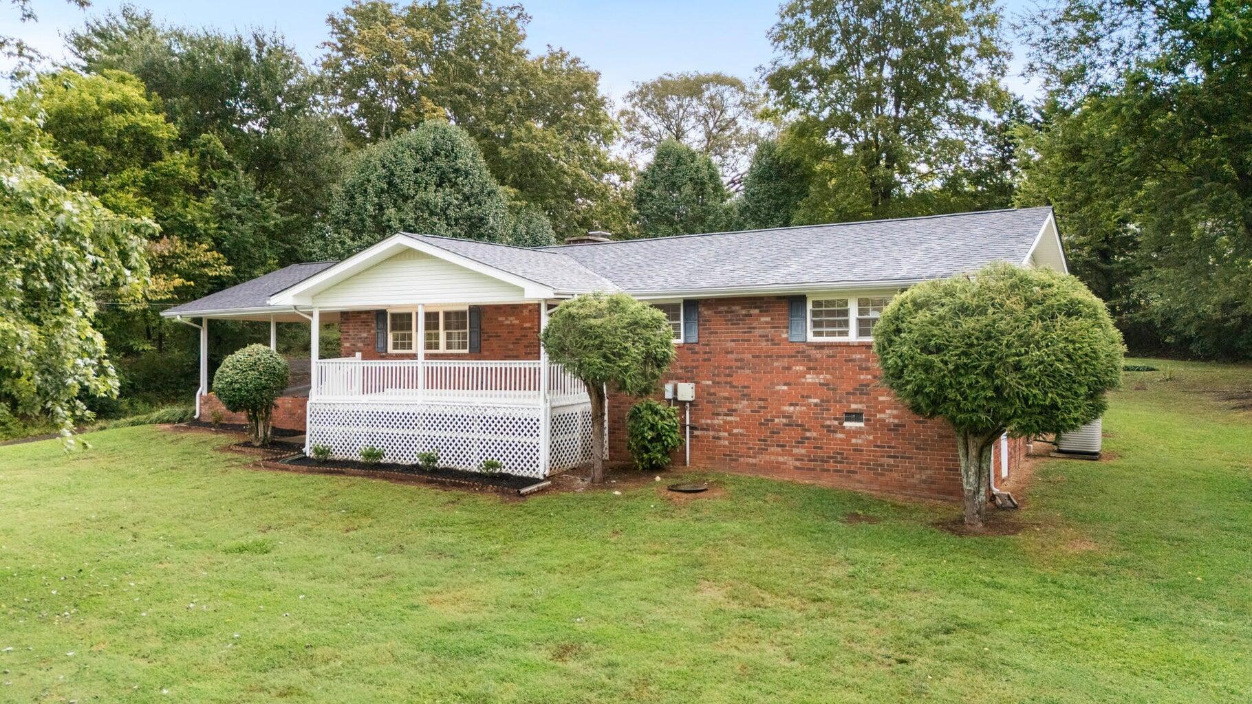 188 Bates Street Northeast Charleston, TN 37310 - Photo 2 of 21 20250822143258322211000000-o