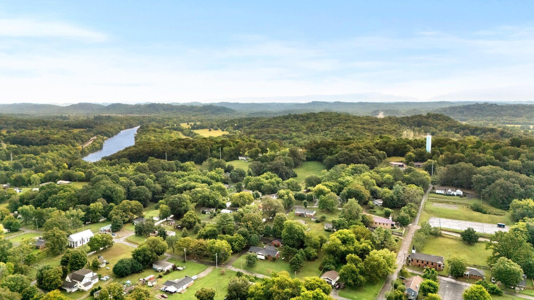 188 Bates Street Northeast Charleston, TN 37310 - Photo 3 of 21 20250822143255994620000000-o