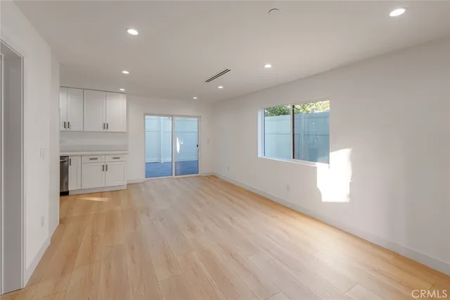 $2,950 | 14125 1/2 Emelita Street, Sherman Oaks, CA 91401