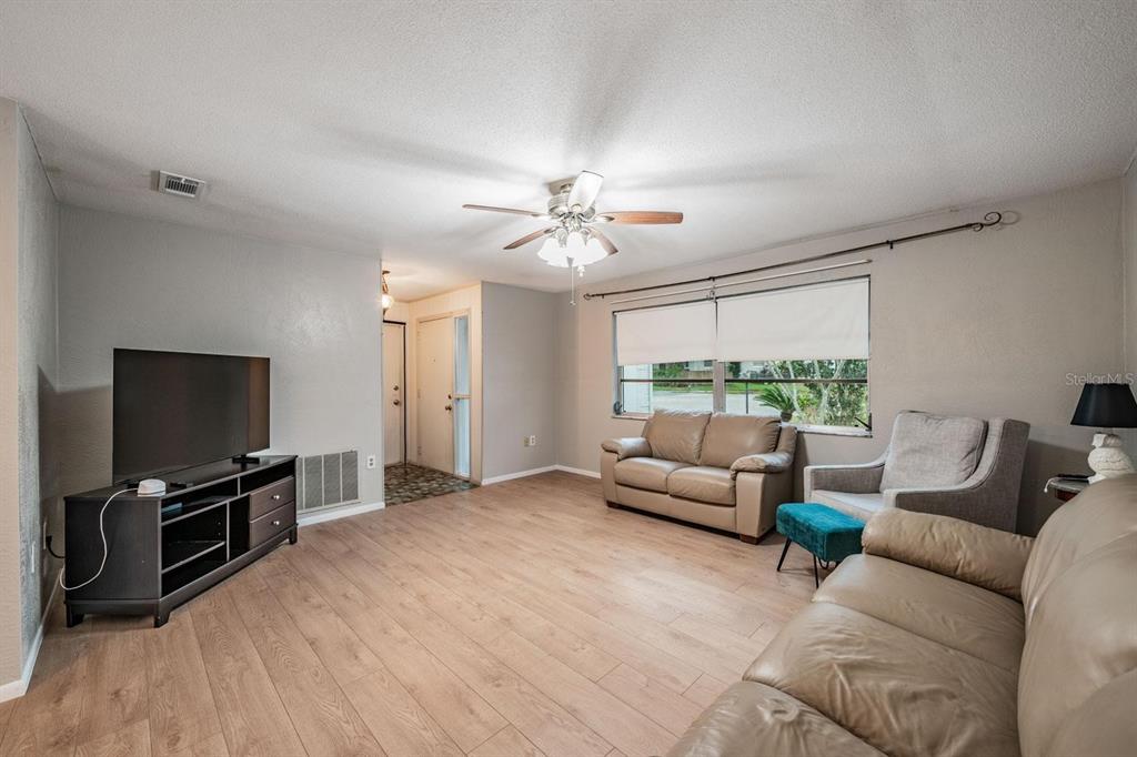 20 Shell Circle Palm Harbor, FL 34684 - Photo 7 of 34 Gallery Image 7