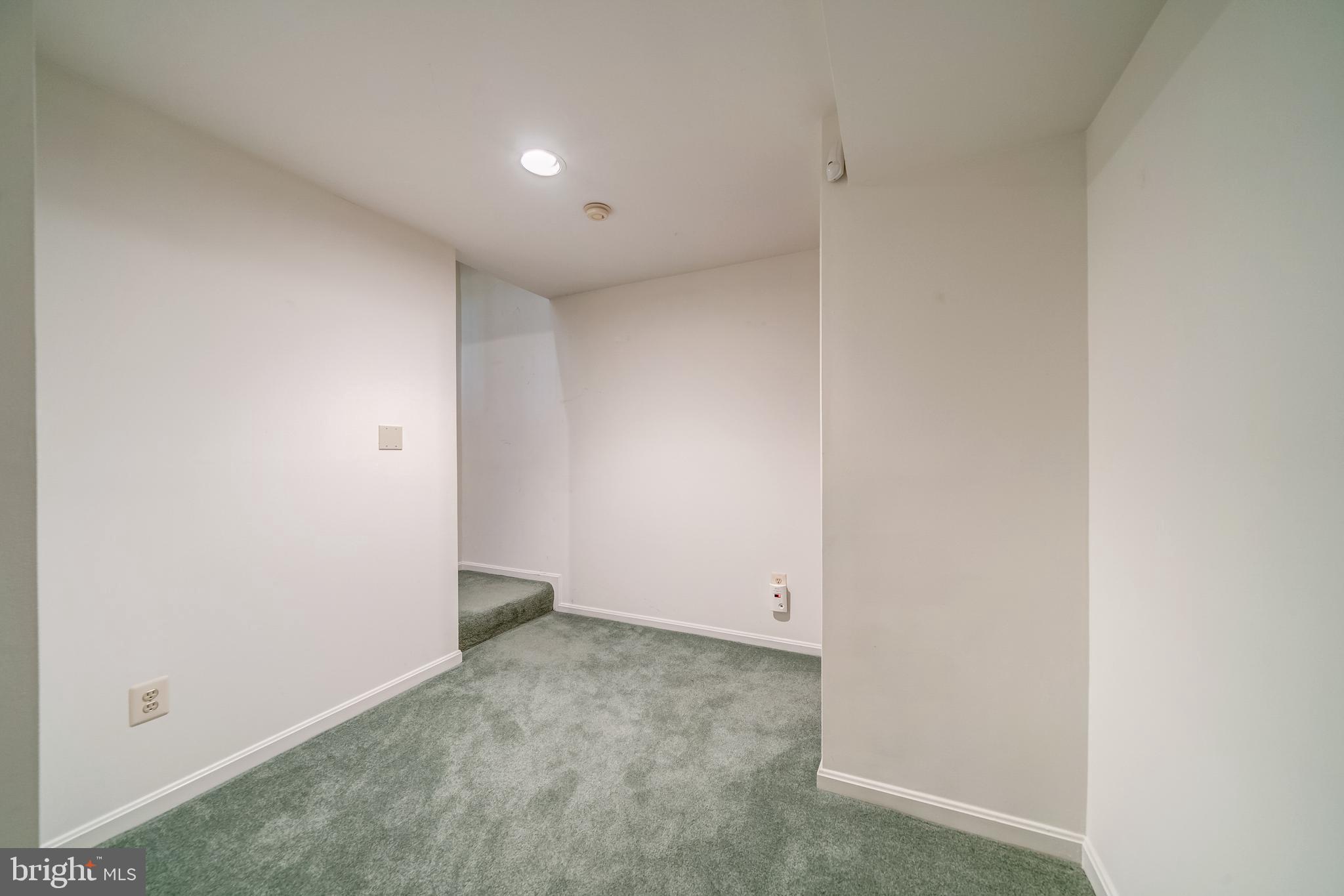 11457 Hollow Timber Court Reston, VA 20194 - Photo 36 of 46