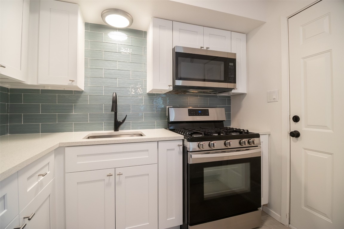 806 East 13th Street, Unit 105 Georgetown, TX 78626 - Photo 18 of 25 a kitchen with a stove and a microwave