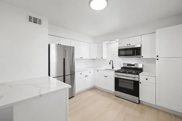 $950 | 806 East 13th Street, Unit 108, Georgetown, TX 78626
