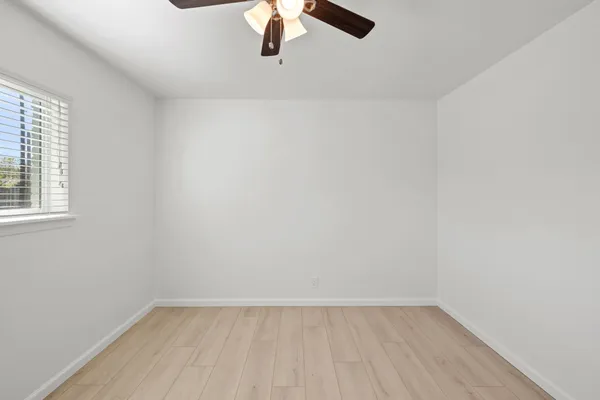 $950 | 806 East 13th Street, Unit 108, Georgetown, TX 78626