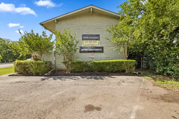 $950 | 806 East 13th Street, Unit 108, Georgetown, TX 78626