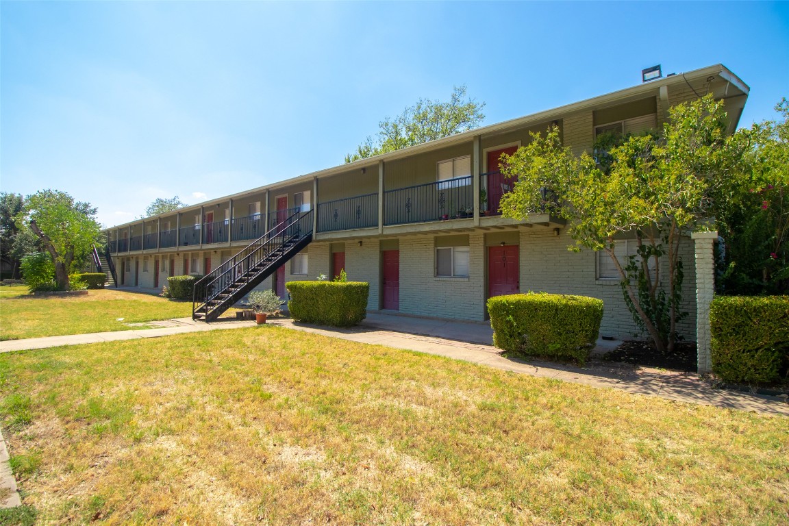 806 East 13th Street, Unit 105 Georgetown, TX 78626 - Photo 10 of 25 a view of a house with a swimming pool