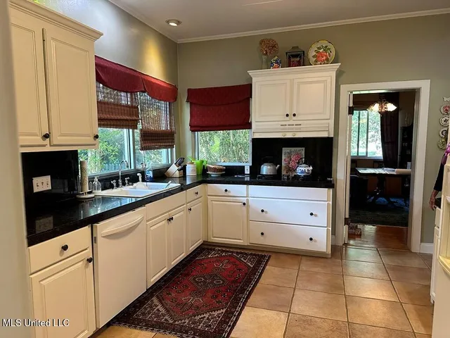 $275,000 | 220 Lower Woodville Road, Natchez, MS 39120