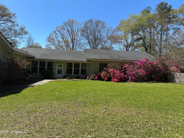 $275,000 | 220 Lower Woodville Road, Natchez, MS 39120