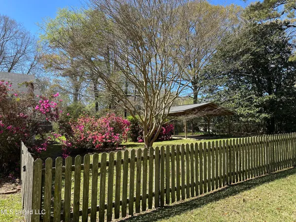 $275,000 | 220 Lower Woodville Road, Natchez, MS 39120