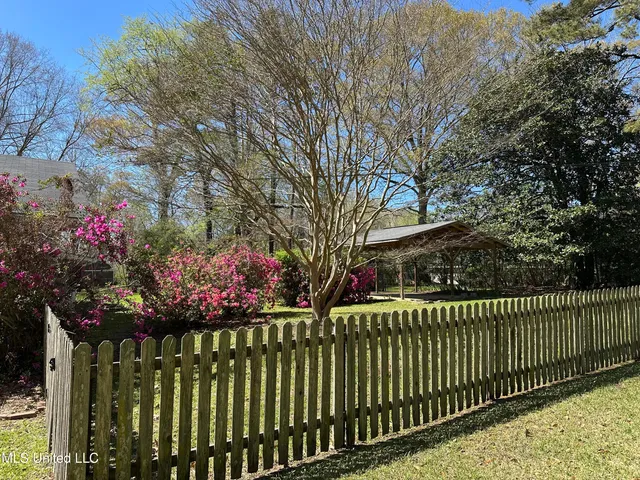$275,000 | 220 Lower Woodville Road, Natchez, MS 39120