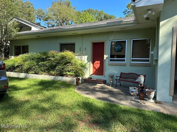 $275,000 | 220 Lower Woodville Road, Natchez, MS 39120