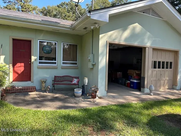 $275,000 | 220 Lower Woodville Road, Natchez, MS 39120