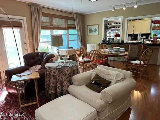 $275,000 | 220 Lower Woodville Road, Natchez, MS 39120