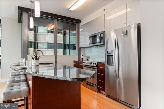 $690,000 | 2101 Market Street, Unit 1607, Philadelphia, PA 19103