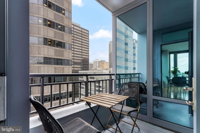 $690,000 | 2101 Market Street, Unit 1607, Philadelphia, PA 19103