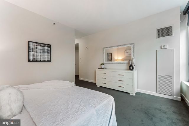 $690,000 | 2101 Market Street, Unit 1607, Philadelphia, PA 19103