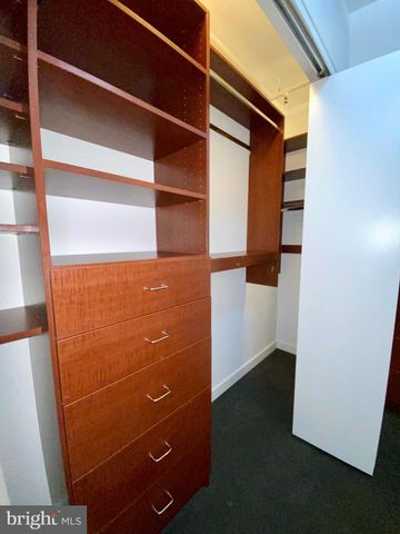 $690,000 | 2101 Market Street, Unit 1607, Philadelphia, PA 19103