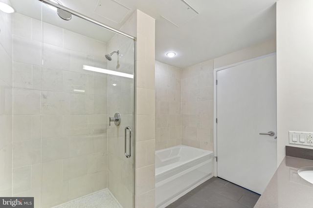 $690,000 | 2101 Market Street, Unit 1607, Philadelphia, PA 19103