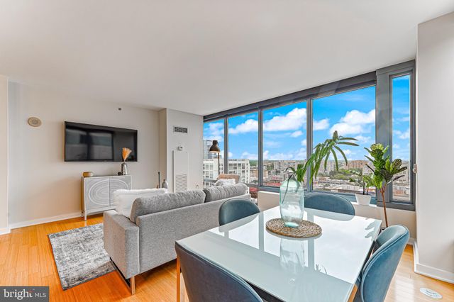 $690,000 | 2101 Market Street, Unit 1607, Philadelphia, PA 19103