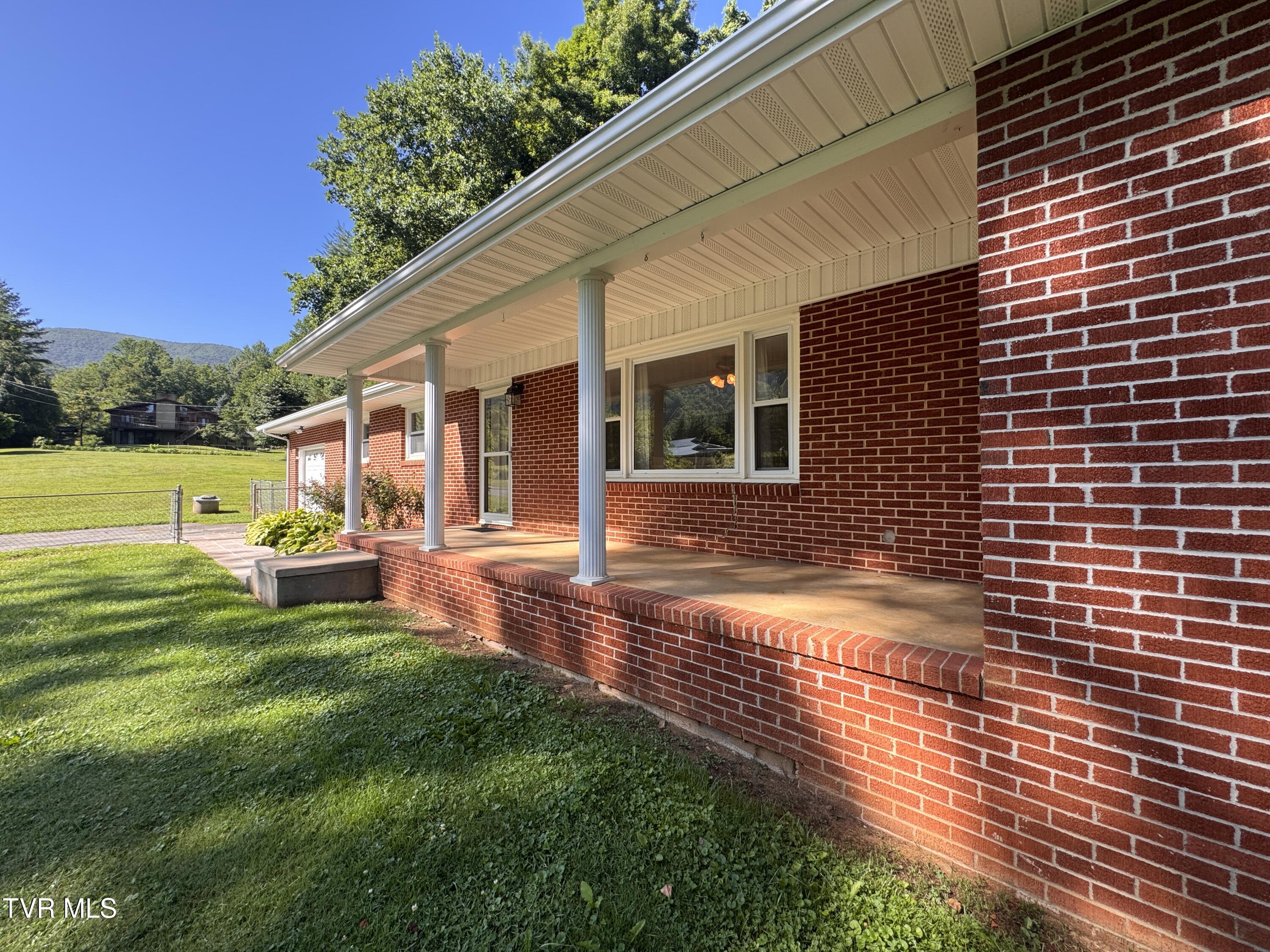 248 Burbank Road Roan Mountain, TN 37687 - Photo 8 of 65 IMG_6033