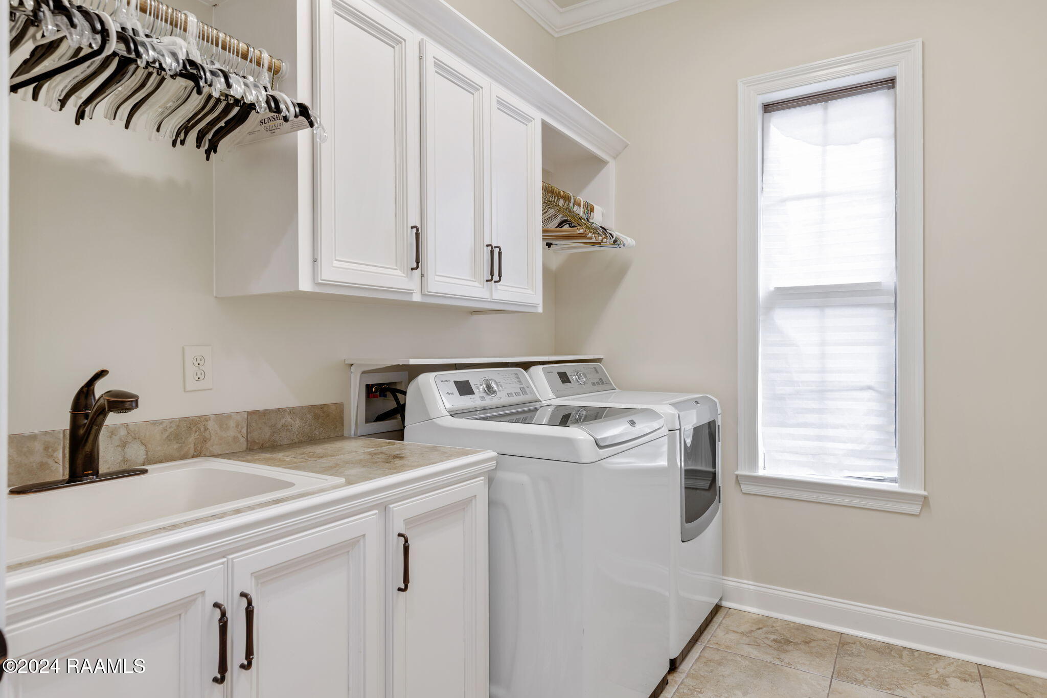 207 Rue De Frejus Broussard, LA 70518 - Photo 18 of 33 Laundry Room with Sink