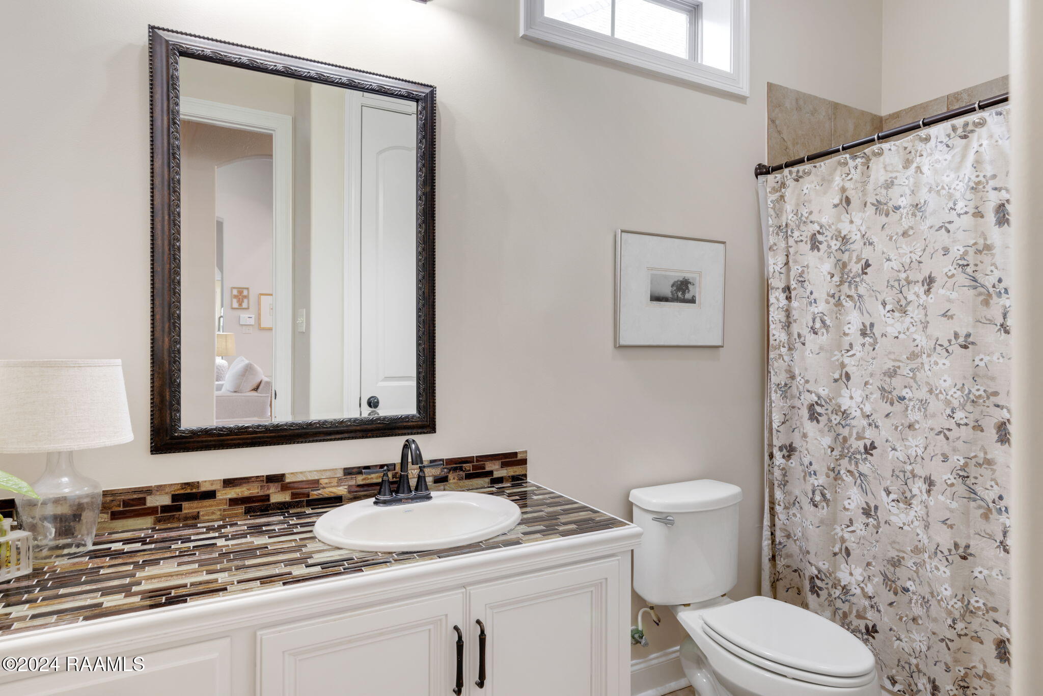 207 Rue De Frejus Broussard, LA 70518 - Photo 26 of 33 Guest Bath