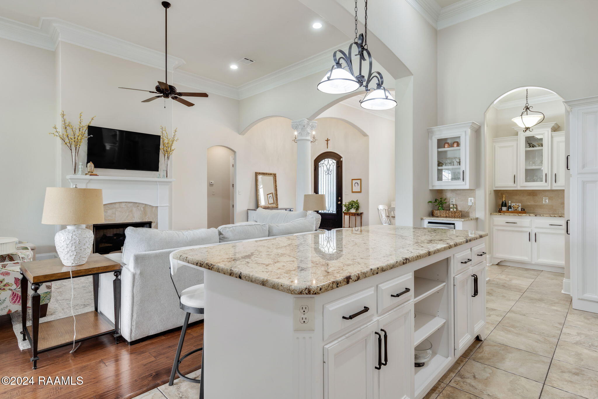 207 Rue De Frejus Broussard, LA 70518 - Photo 4 of 33 Kitchen open to Living