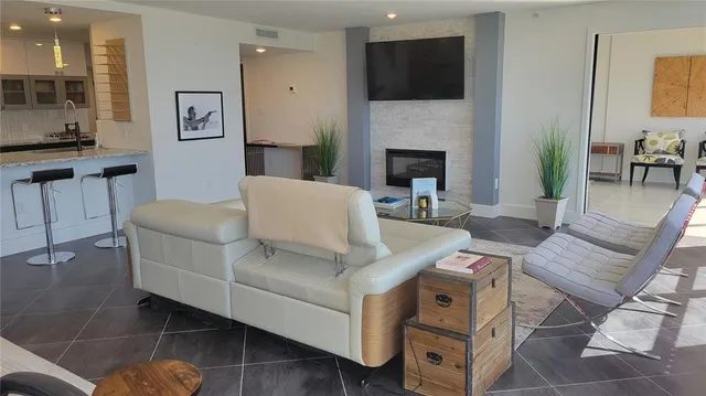 $4,900 | 11 Sunset Drive, Unit 304, Sarasota, FL 34236