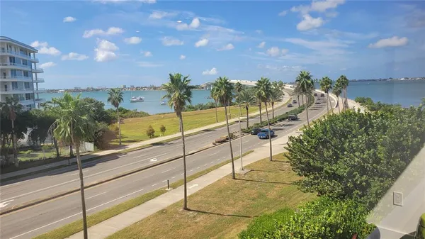 $4,900 | 11 Sunset Drive, Unit 304, Sarasota, FL 34236