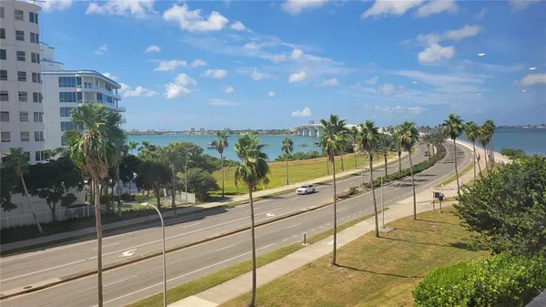 $4,900 | 11 Sunset Drive, Unit 304, Sarasota, FL 34236