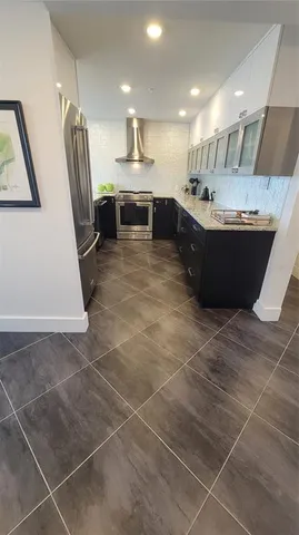 $4,900 | 11 Sunset Drive, Unit 304, Sarasota, FL 34236