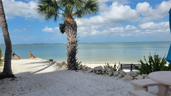 $4,900 | 11 Sunset Drive, Unit 304, Sarasota, FL 34236