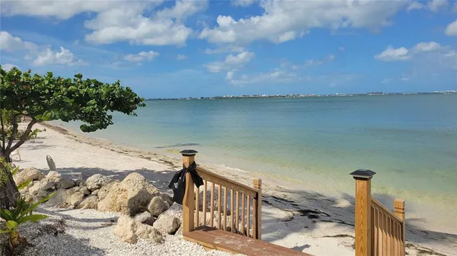 $4,900 | 11 Sunset Drive, Unit 304, Sarasota, FL 34236