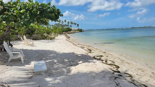 $4,900 | 11 Sunset Drive, Unit 304, Sarasota, FL 34236