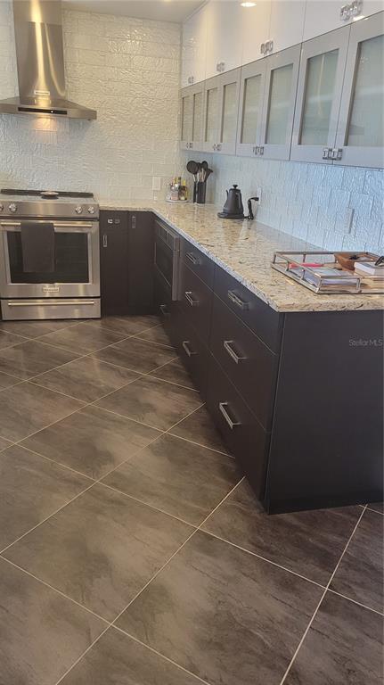 11 Sunset Drive, Unit 304 Sarasota, FL 34236 - Photo 4 of 40