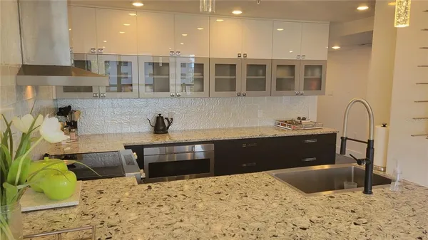 $4,900 | 11 Sunset Drive, Unit 304, Sarasota, FL 34236