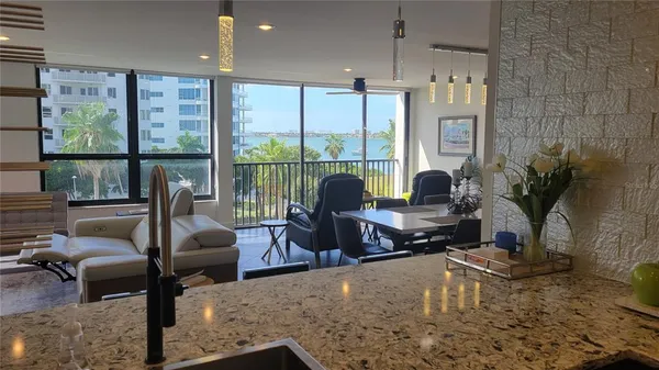 $4,900 | 11 Sunset Drive, Unit 304, Sarasota, FL 34236