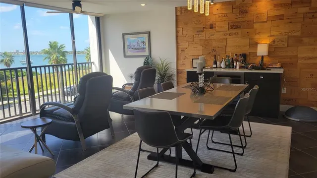 $4,900 | 11 Sunset Drive, Unit 304, Sarasota, FL 34236